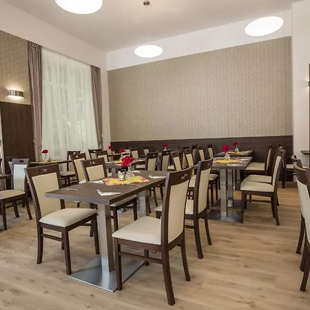 Bellevue Tlapak מלון פודבראדי